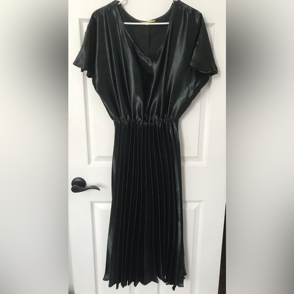 Gianni Bini Elegant Green Pleated Dress Medium